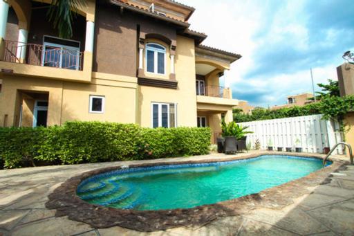 Luxury Penthouse Condo With Pool Kingston Buitenkant foto